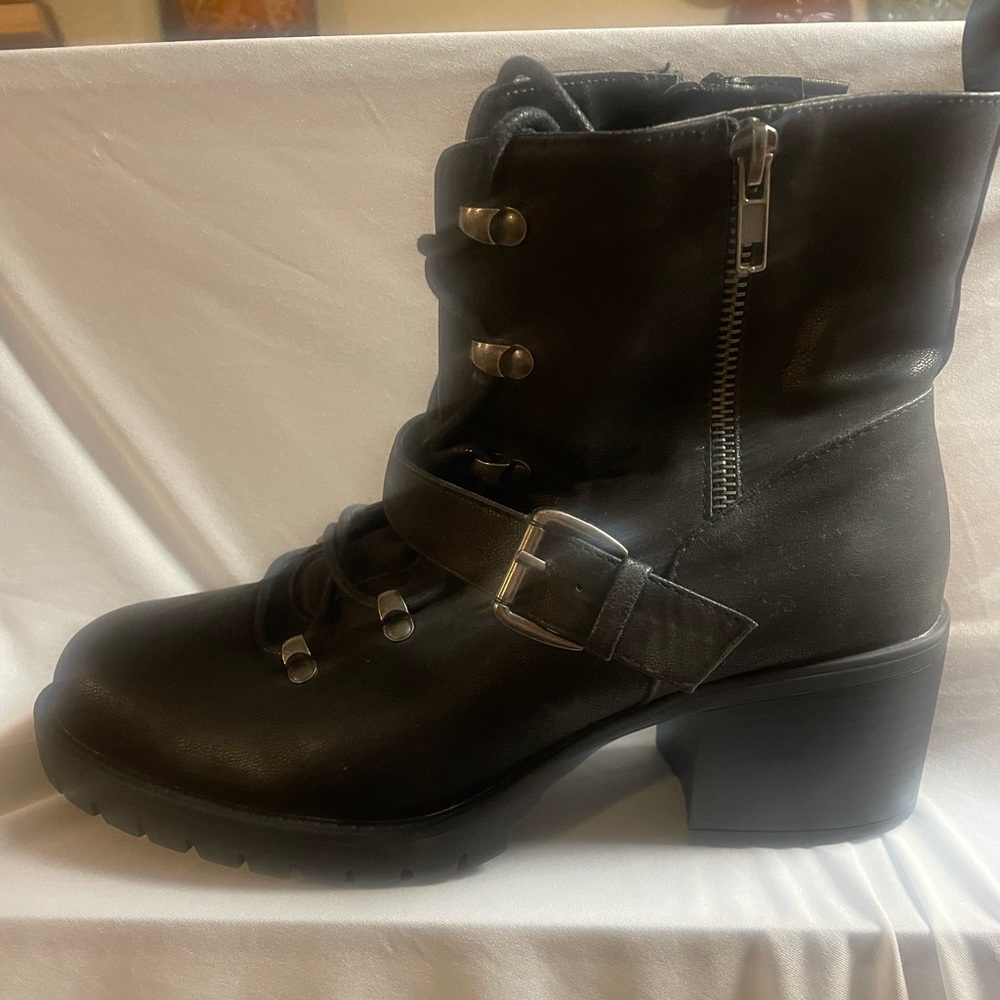 Torrid Size 10 Stylish Black Ankle Boots - Picture 2 of 9